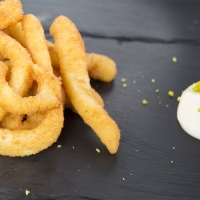 Breaded rabas with lime mayonnaise