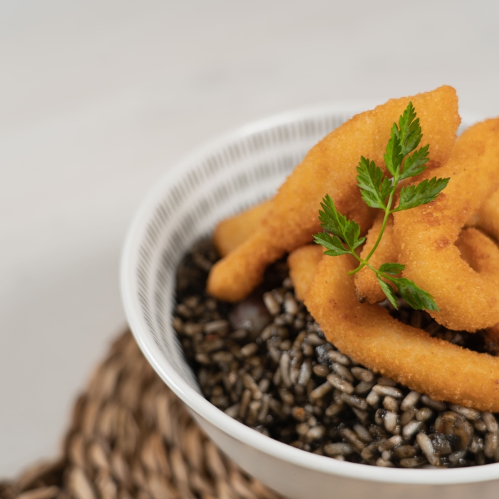 Breaded Rabas with Black Rice