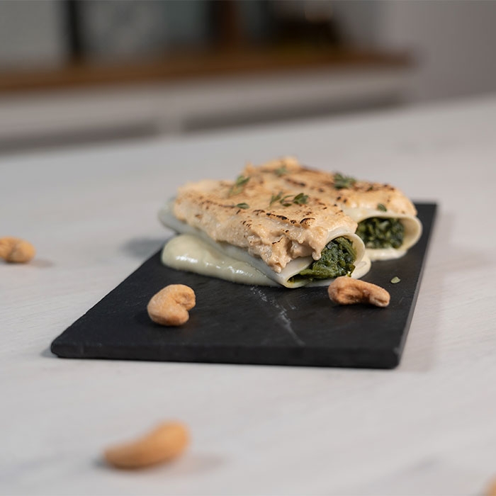 Spinach cannelloni with thyme béchamel sauce and vegan cashew cheese